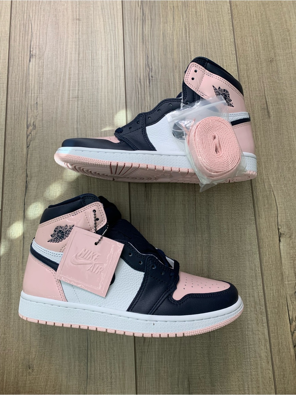 Wmns Air Jordan 1 Retro High OG (Bubblegum)